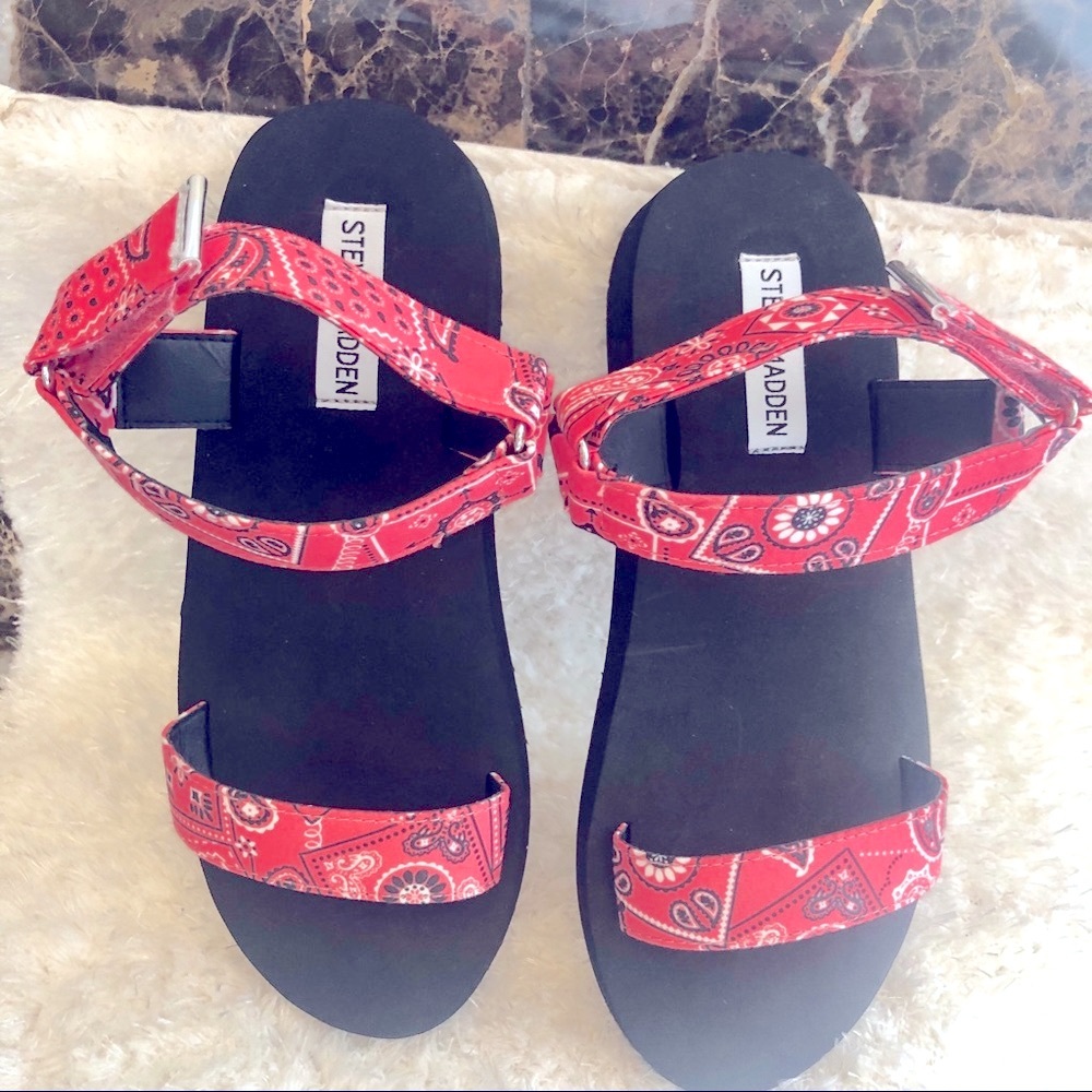 NEW-Steve Madden-Red Bandanna-NIL Sandal-Sz 8 - Picture 6 of 8